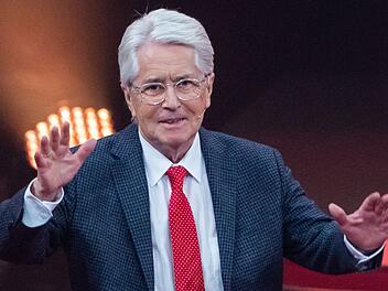 Showerfinder Frank Elstner findet es gut, dass "Wetten, dass..?" k&uuml;nftig von Bill und Tom Kaulitz moderiert wird.