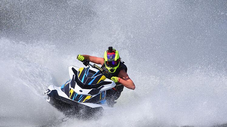 Auf dem Jetski sind hohes technisches K&ouml;nnen, aber auch Mut und Risikobereitschaft gefragt.