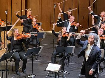 Ehrendirigent Kent Nagano (unten rechts) und das Deutsche Symphonie-Orchester Berlin spielten beim Kissinger Sommer 2021. Dei Verantwortlichen ziehen eine positive Bilanz.