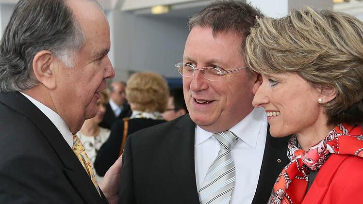 ... OB Henry Schramm und dessen Frau ...