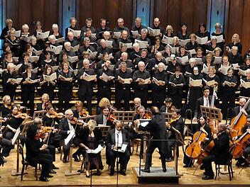 Der Chor "Da Capo" und das Mitteldeutsche Kammerorchester bringen mit der Kantorei Bad Kissingen Mozarts Requiem d-Moll KV 26 auf die Bühne.
