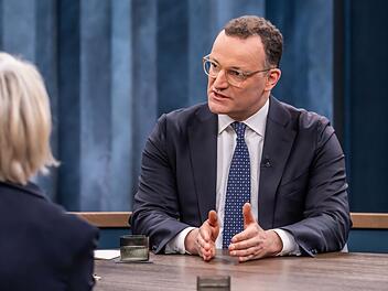 Die wirtschaftliche Lage sei "brutal", erkl&auml;rte Jens Spahn bei "Caren Miosga".