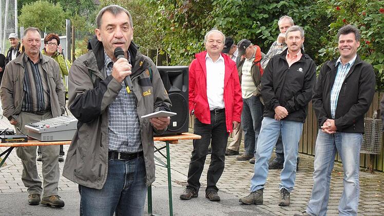 Über großen Zulauf zur "Fünf-Sterne"-Wanderung freute sich Rauhenebrachs Bürgermeister Oskar Ebert mit seinen Kollegen aus Oberaurach, Eltmann, Sand und Knetzgau.