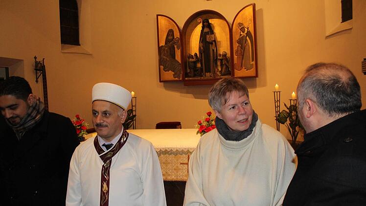 Eine herzliche Atmosph&auml;re empf&auml;ngt die Gl&auml;ubigen aller Religionen in der katholischen Kirche. Foto: Manja von Nida