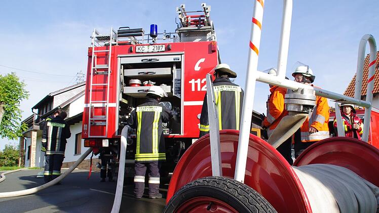 Die Feuerwehrleute hatten den Brand in Seelach schnell im Griff. Foto: Marco Meißner
