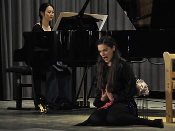 Zwei, die sich fabelhaft ergänzten: Chi-Ju Huang (Klavier) und Julia Leser (Gesang).