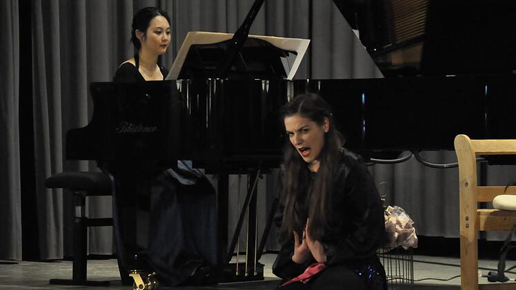 Zwei, die sich fabelhaft ergänzten: Chi-Ju Huang (Klavier) und Julia Leser (Gesang).
