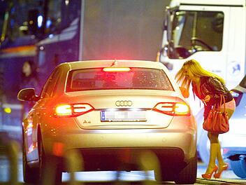 Zwangsprostitution, Menschenhandel, Mädchen, die verheiratet werden sollen...Die Lebensläufe der jungen Frauen, die bei der Hilfsorganisation "Solwodi" ankommen, stecken voller Gewalt.  Foto: Boris Roessler/dpa