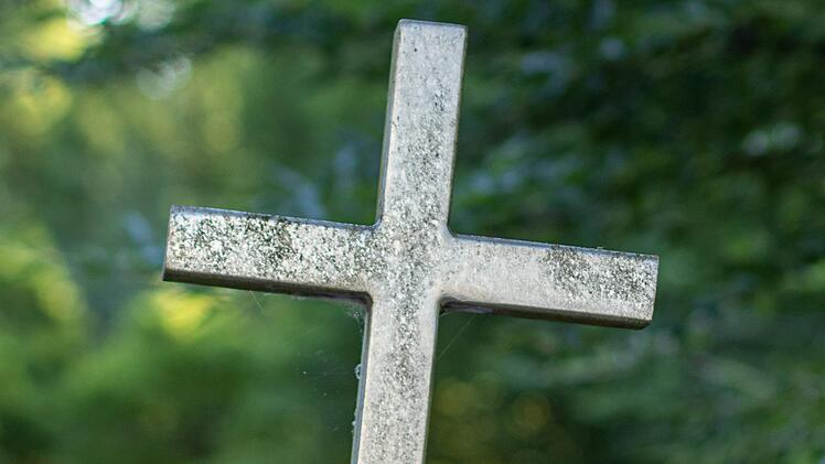 Das Kirchengericht des Bistums W&uuml;rzburg soll &uuml;ber die Zukunft eines wegen Kindesmissbrauchs verurteilten Priesters aus dem Landkreis Bad Kissingen in der Di&ouml;zese entscheiden.