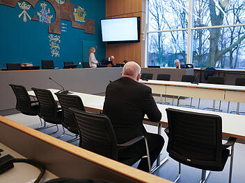 Ex-Staatsanwalt wegen Vergewaltigung seines Sohnes verurteilt Ex-Staatsanwalt wegen Vergewaltigung seines Sohnes verurteilt