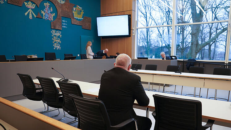 Ex-Staatsanwalt wegen Vergewaltigung seines Sohnes verurteilt