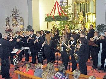 Die Poppenrother Musikanten bei ihrem Weihnachtskonzert  Foto: Wimmel
