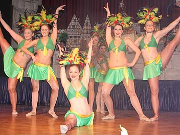 Brasilianische Lebensfreude verkörpern die Tänzerinnen der Tanzschule Doris Diroll aus Lichtenfels. Fotos: Stephan Stöckel
