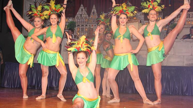 Brasilianische Lebensfreude verkörpern die Tänzerinnen der Tanzschule Doris Diroll aus Lichtenfels. Fotos: Stephan Stöckel