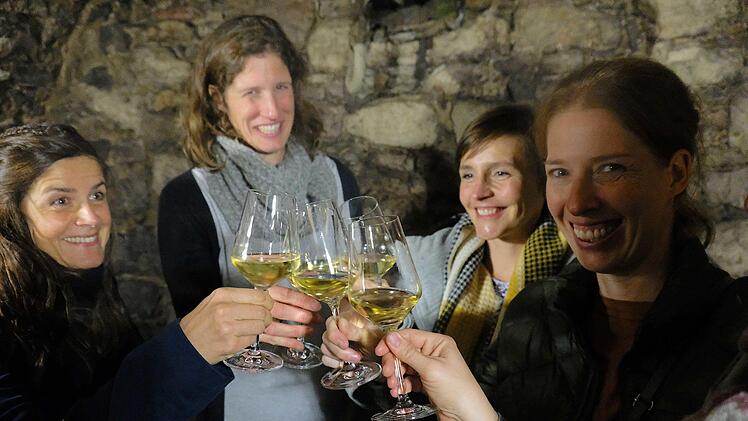 Eine Frauengruppe aus ganz Deutschland führt der Wein nach Hammelburg.Foto: Gerd Schaar