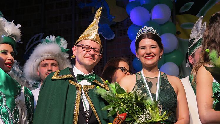 Stets gut gelaunt: Das Prinzenpaar: Benni I. vom Saalestrand und Katharina II. von der Ballingburg Doris Bauer