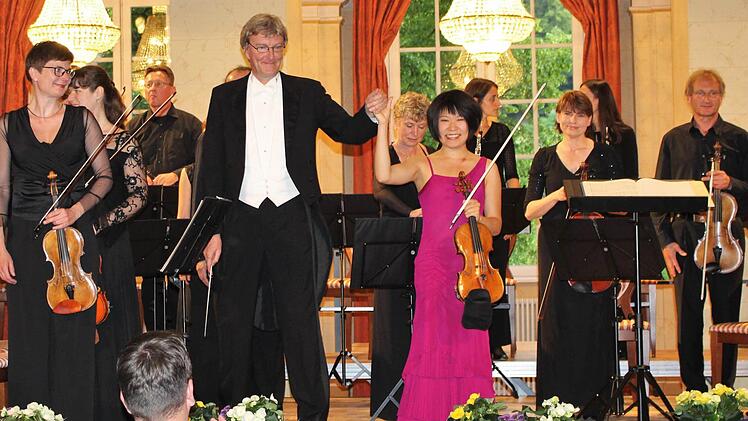Das virtuose Spiel der Chinesin Tianwa Yang fesselte alle Gäste am Samstagabend im Rahmen des Sommerkonzerts des Bayerischen Kammerorchesters Bad Brückenau.  Foto: Julia Raab