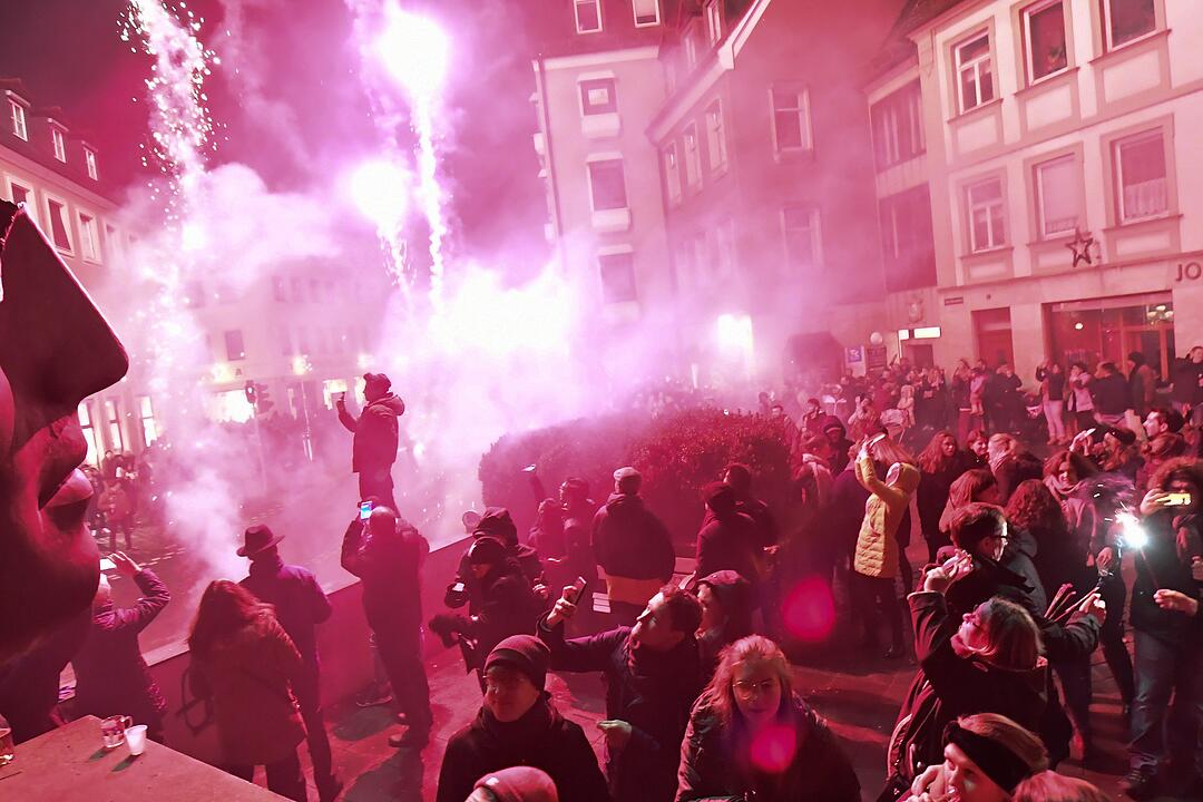 Impressionen von der Silvesternacht: So feierte Bamberg den Jahreswechsel