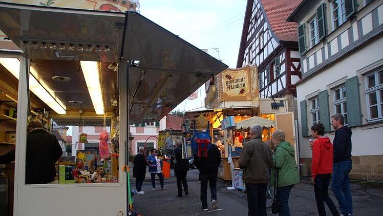 Auch zwei Fahrgeschäfte für Kinder und Erwachsene hatten sich in Scheßlitz eingefunden.