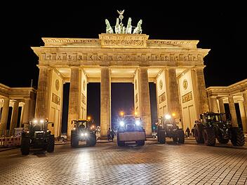 Landwirte mit Traktoren vor Brandenburger Tor