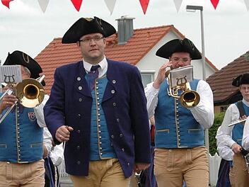 Was wäre ein Festzug ohne Marschmusik, wie hier mit der Bläservereinigung Markt Burkardroth. Damit das funktioniert, bietet der Kreisverband Bad Kissingen des Nordbayerischen Musikbundes seinen Mitgliedskapellen einen "Coachingtag" für Maschmusik. Foto: Peter Klopf