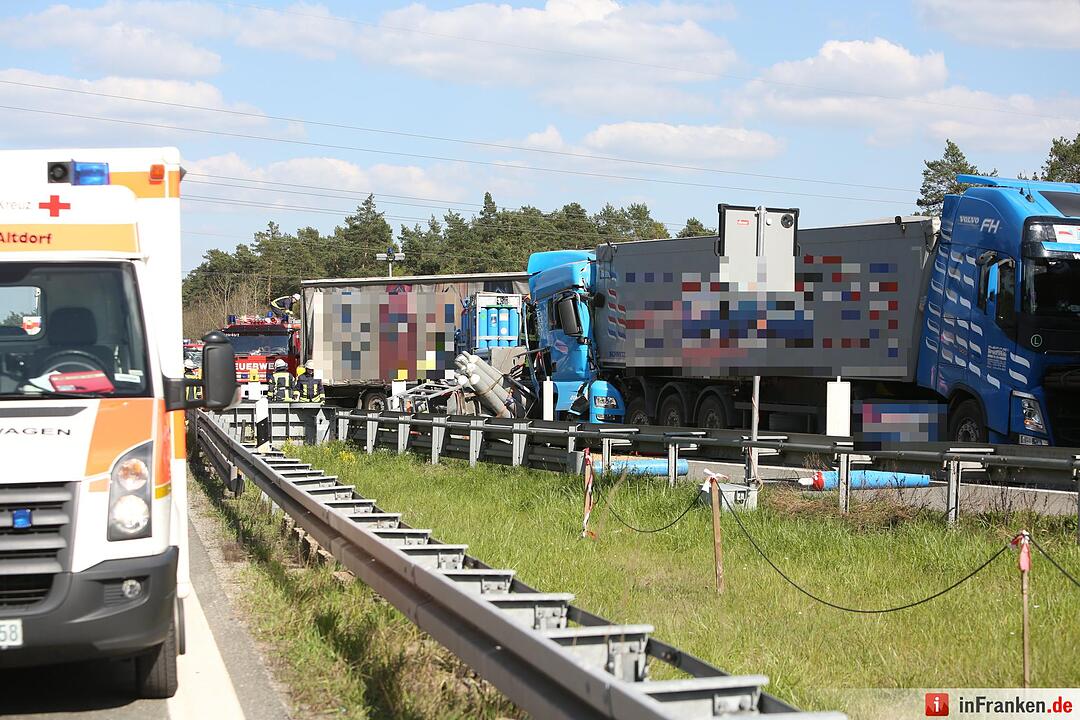 Schwerer Lkw-Unfall auf A6 bei Nürnberg