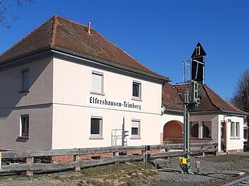 Das historische Stellwerk im Bahnhof von Elfershausen soll erhalten bleiben, da auch der Besitzer, die Gemeinde sowie die Denkmalpflege und der Bezirk ein Interesse an dem Objekt als Sehenswürdigkeit haben.
