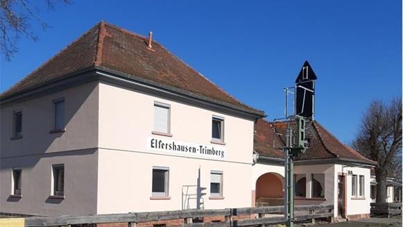 Das historische Stellwerk im Bahnhof von Elfershausen soll erhalten bleiben, da auch der Besitzer, die Gemeinde sowie die Denkmalpflege und der Bezirk ein Interesse an dem Objekt als Sehenswürdigkeit haben.