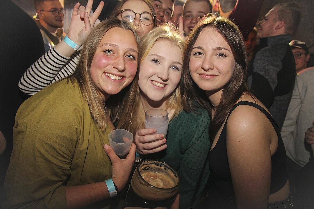 Die Partyband "Power" heizte ordentlich ein.
