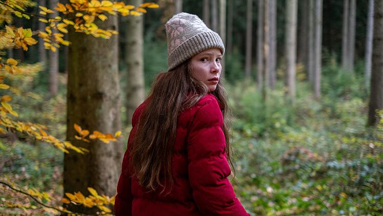 Kurz vor ihrem Unfall ist Hannah Brunner (Laeni Geiseler) vor etwas oder jemandem geflohen.