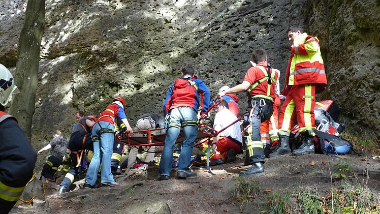 Rettung eines Verletzten nach einem Kletterunfall an den Mosenberger Wänden.  Foto: Bergwacht