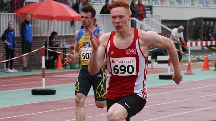 Nick Przeliorz vom TSV Münnerstadt zeigte mit 6,25 Meter auch eine ansprechende Leistung im Weitsprung der Jugend U20. Im Sprint läuft er ohnehin in einer eigenen Liga und gewann überlegen die 100 Meter. Foto: Reinhold Nürnberger