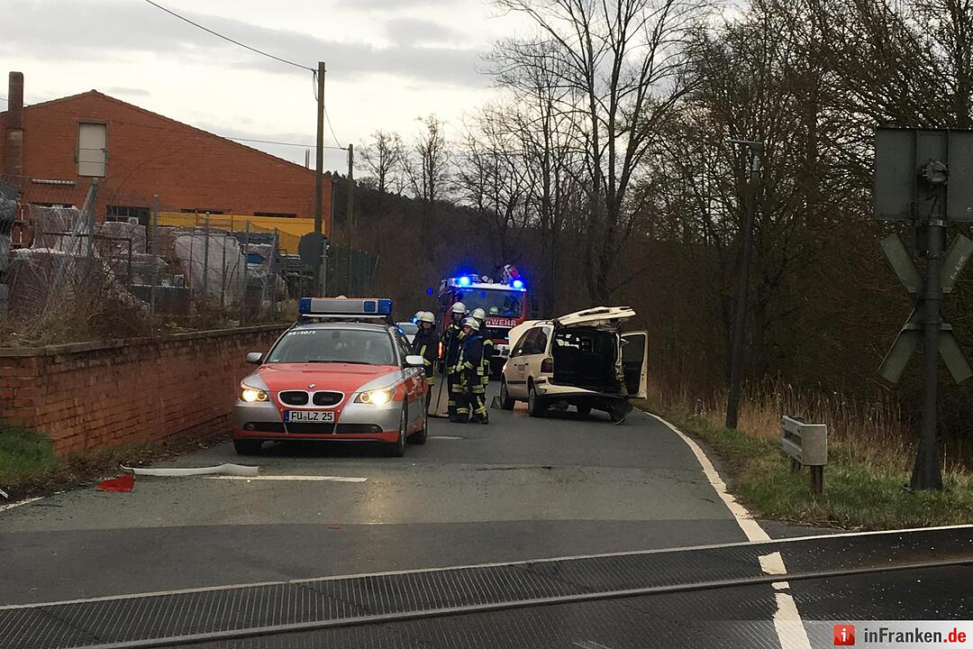 Landkreis Fürth: Regionalbahn erfasst Auto - vier Verletzte