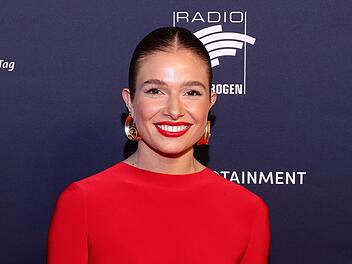 In "City of Love" hilft Lola Weippert Singles aus Freiburg, M&uuml;nchen, Frankfurt und Stuttgart bei der Suche nach der gro&szlig;en Liebe.