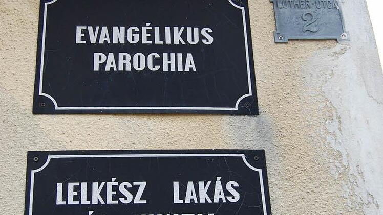 Die evangelische Kirche von Csákvár steht in der Lutherstraße.