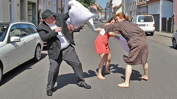 Stephan Bach, Ursula Gumbsch und Benjamin Bochmann lassen die Fetzen fliegen.  Foto: TiG