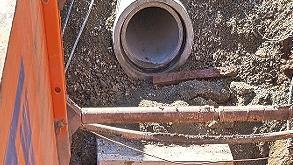 Wenig Platz trifft in der Brunnengasse auf große Bauteile.