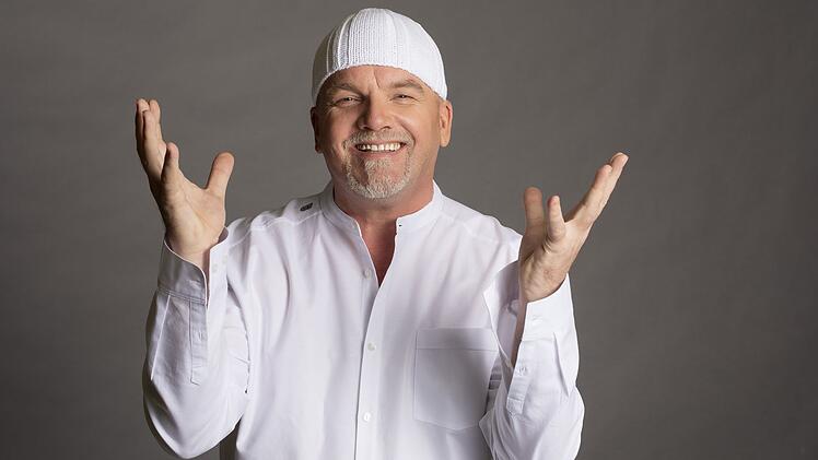 DJ &Ouml;tzi singt zwar oft auf Englisch, die Sprache beherrscht er aber nur unzureichend.