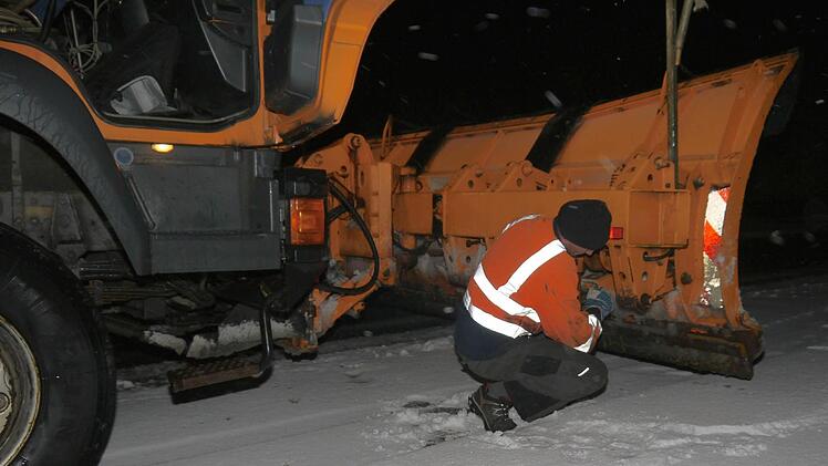 Mit dem Winterdienst auf nächtlicher Fahrt durch den Landkreis CoburgFoto: Berthold Köhler