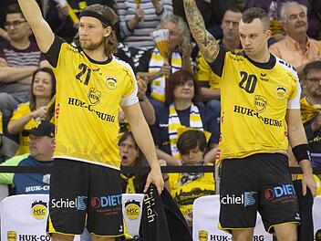 Till Riehn und Florian Billek - ein gestandenes Duo. Die Nummer 20 und 21 des HSC 2000 Coburg meldet nach wie vor Ansprüche auf einen Spitzenplatz in der 2. Bundesliga an. Mit einem Heimsieg gegen die HSG Nordhorn-Lingen wollen diese beiden Leitwölfe ihre Ambitionen am Samstag untermauern. Foto: Uwe Gick