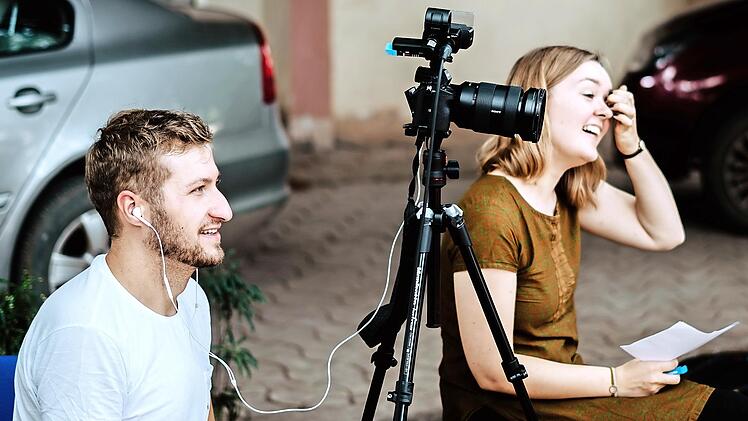 Die Steuerungsgruppe Fairtrade-Stadt Haßfurt zeigt am 12. Juni den Film „Tausche T-Shirt gegen Hoffnung“ von Sarah und Jonathan Ziegler (im Bild) in der Stadthalle Haßfurt.
