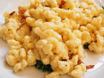 Plastikteile in Knöpfle-Spätzle