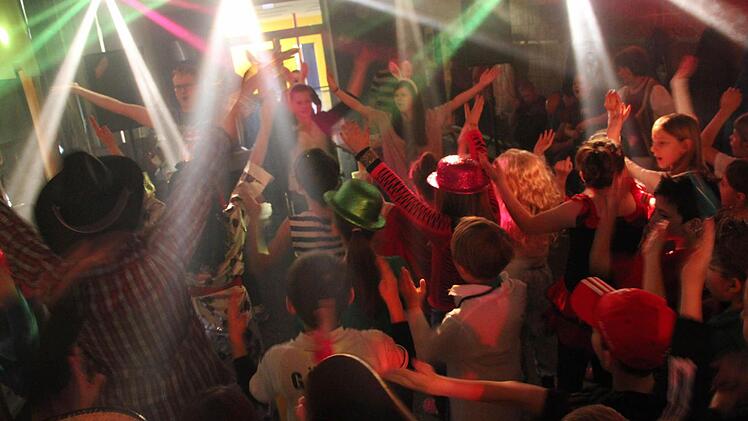 Musik und Licht machten Schulflur zur Disko. Foto: Miriam Hegner