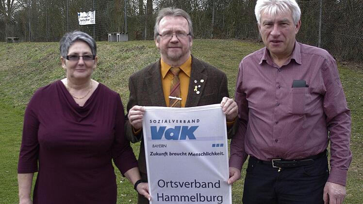 Sie führen den VdK-Ortsverband die nächsten vier Jahre (v. l.) Frauenbetreuerin Monika Väth, Vorsitzender Engelbert Roith und Kassenwart Helmut Merz. Krankheitsbedingt fehlt Vizevorsitzender Georg Väth.