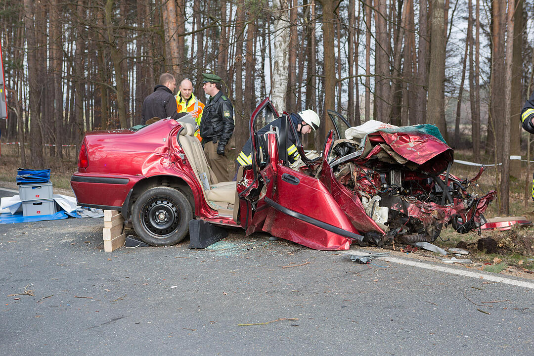 Toedlicher Verkehrsunfall bei Seukendorf
