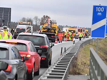 Auf der A73 kam es am Dienstagmorgen in Fahrtrichtung Bamberg zu einem schweren Verkehrsunfall bei Breitengüßbach.  Foto: Ronald Rinklef