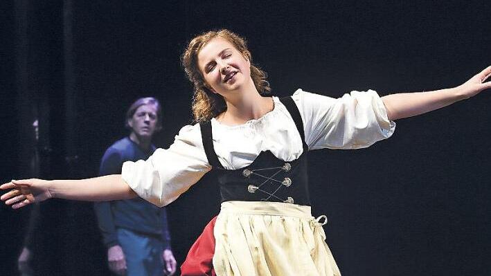 Anne Weise als Gretchen in "Faust 1 in 2" am E.T.A-Hoffmann-Theater Foto: E.T.A.-Hoffmann-Theater