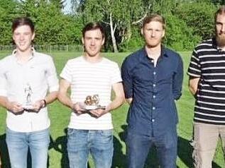 Bei der Saisonabschlussfeier des TSV Pfarrweisach wurden verdiente und erfolgreiche Spieler geehrt (von links): Richard Raithel (Vorstand Seniorensport), Maximilian Raithel (Trainingsflei&szlig;igster), Lukas Schneidawind (Spieler des Jahres), Daniel Schneidawind (Torsch&uuml;tzenk&ouml;nig), Christoph Jungnickl (Berater und Ex- Trainer), Florian Kraus (Trainer)und, Achim Damm (Spielleiter/Betreuer).  Foto: Wolfgang Dietz