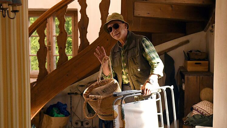 Korvettenkapit&auml;n Klaus Gremme (Alexander Held) wird in den Ruhestand geschickt und wei&szlig; nun nichts mehr mit seinem Leben anzufangen. Er macht sich auf den Weg, seinen Sohn zur&uuml;ckzugewinnen. Held verk&ouml;rpert einen Mann, der zu Beginn des Films nur noch ein Schatten seiner selbst ist ...