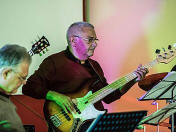 Mit eigenen Rückert-Vertonungen erinnerte die Lehrer-Band "Teachers of the Revolution" an den 150. Todestag des Dichters und Orientalisten. Foto: Jochen Berger